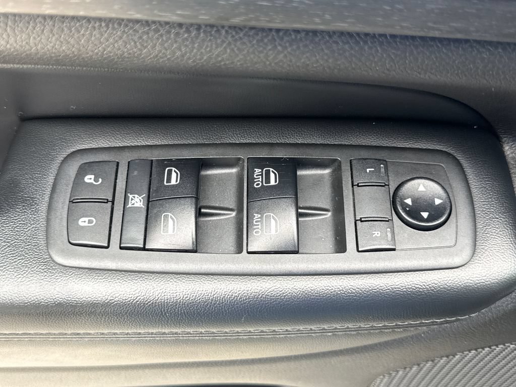 Used 2018 Jeep Grand Cherokee Laredo RWD image 14
