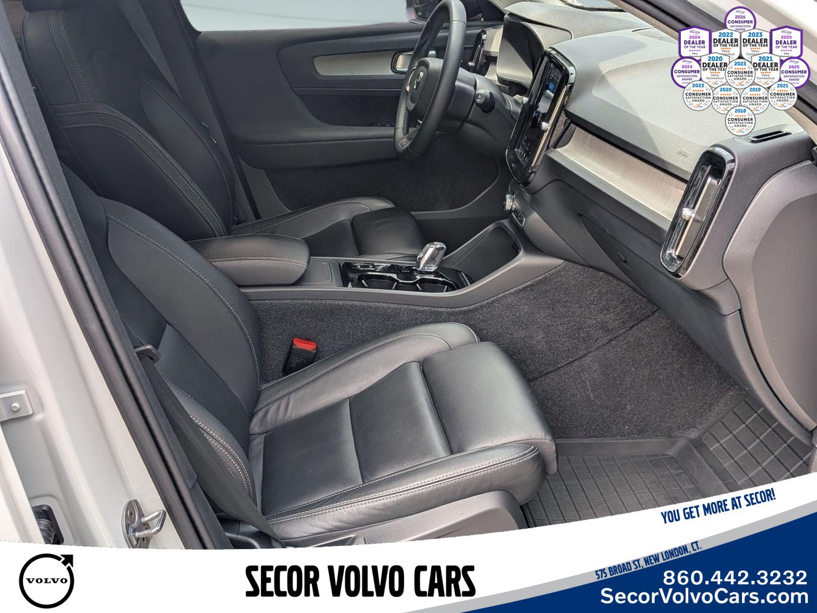 Used 2024 Volvo XC40 B5 Plus w/ Protection Package Premier AWD/4WD image 28