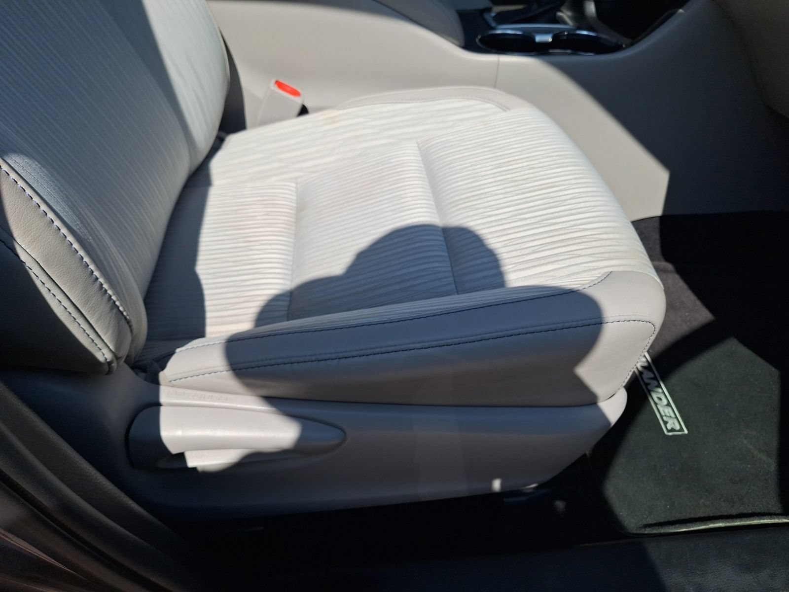 Used 2019 Toyota Highlander Plus FWD image 33