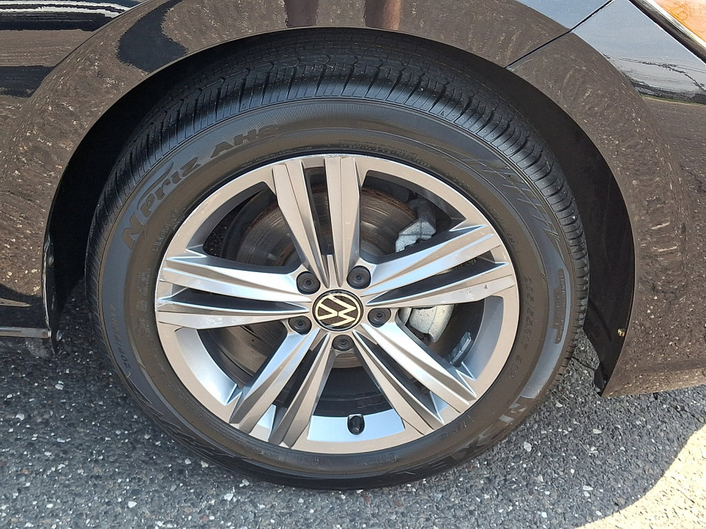 Used 2024 Volkswagen Jetta SE image 9