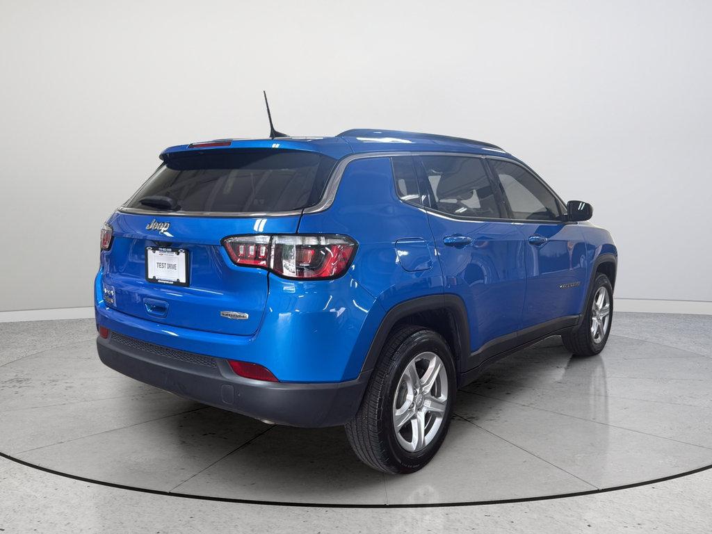Used 2023 Jeep Compass Latitude w/ Convenience Group AWD/4WD image 7