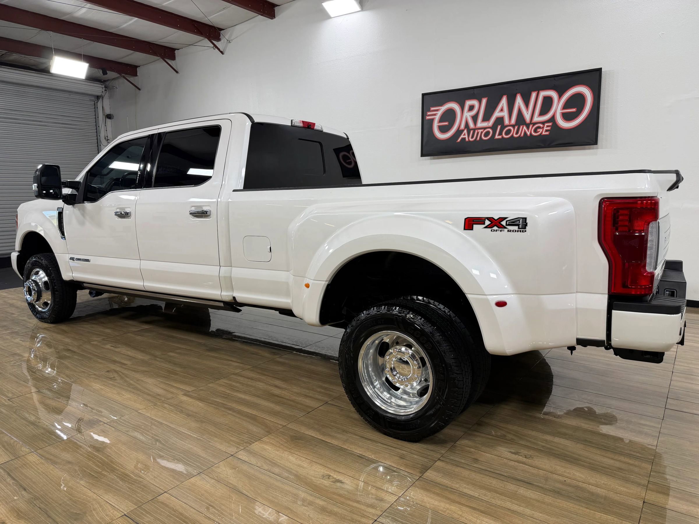 Used 2019 Ford F350 Platinum w/ Platinum Ultimate Package AWD/4WD image 9