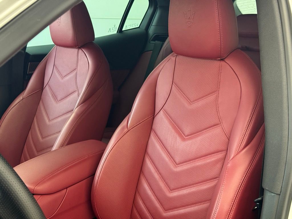 Used 2024 Maserati Grecale Trofeo image 4