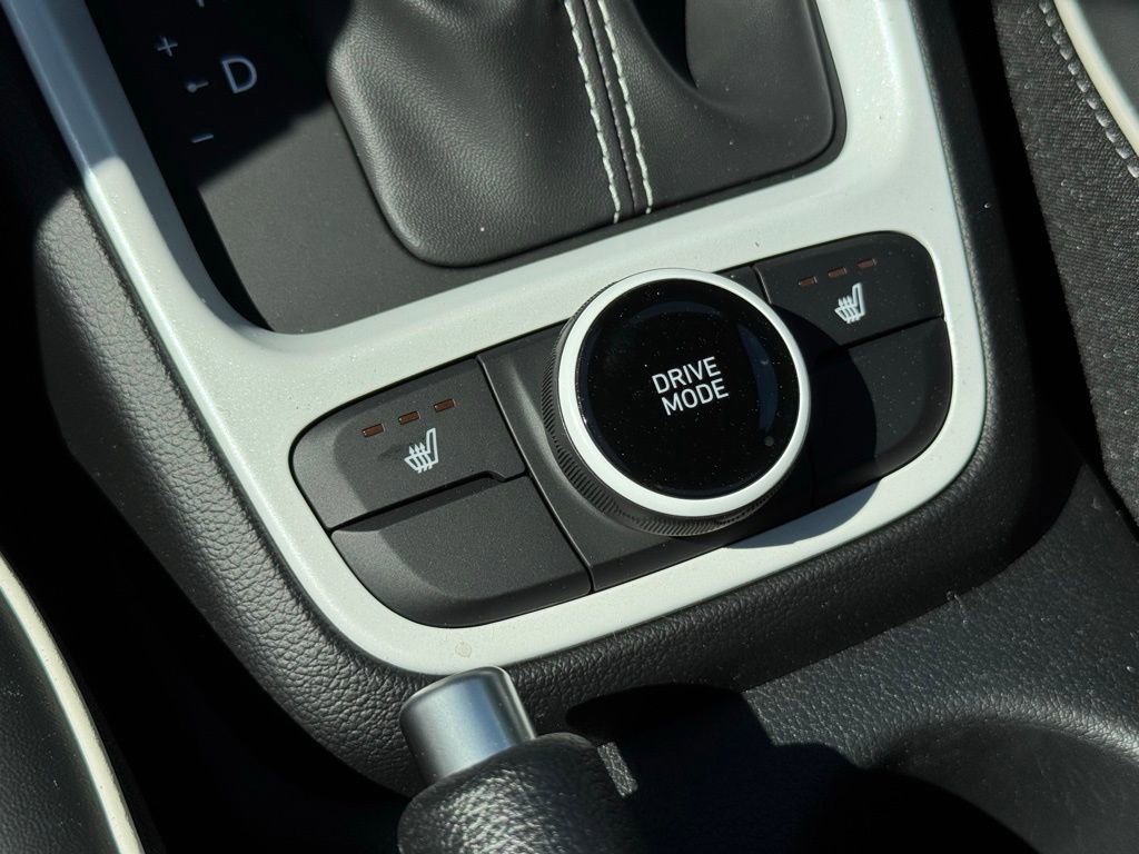 Certified 2025 Hyundai Venue Limited image 27