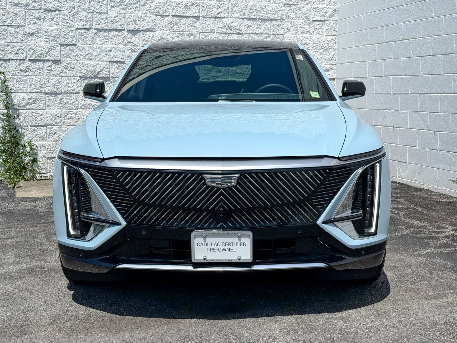 Certified 2024 Cadillac Lyriq Luxury AWD/4WD image 2
