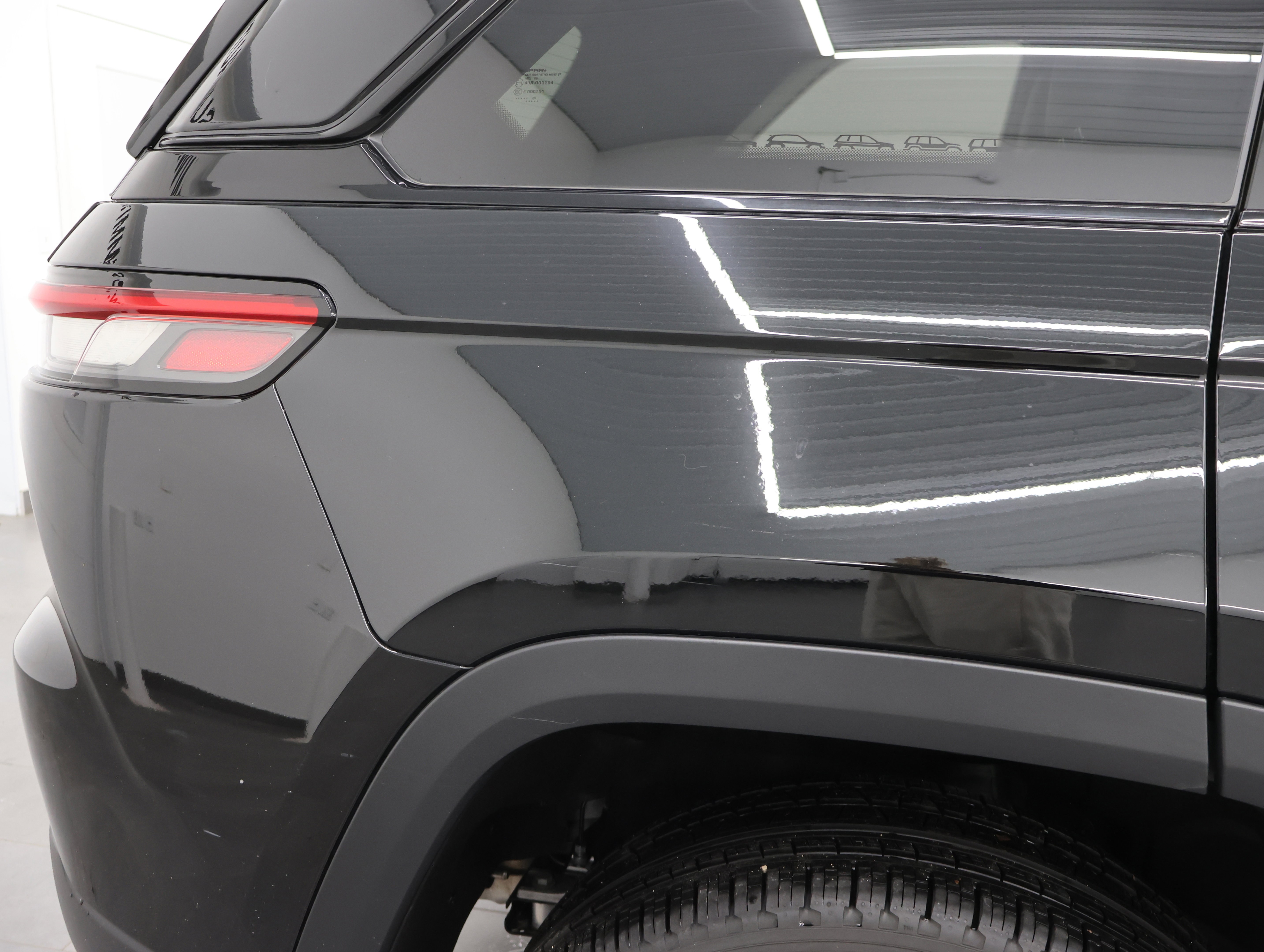 Used 2025 Jeep Grand Cherokee Limited w/ Luxury Tech Group II image 29