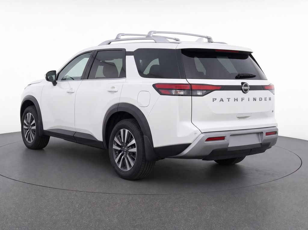 Used 2023 Nissan Pathfinder SL w/ Lighting Package (N92) FWD image 5