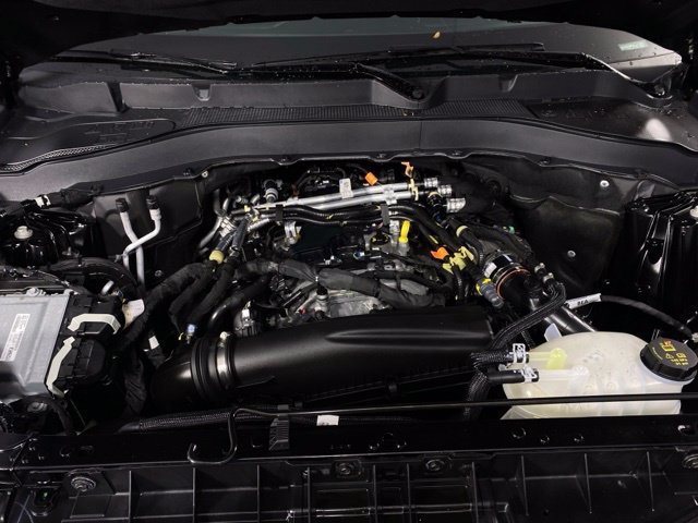 Used 2025 Ford Explorer Active AWD/4WD image 13