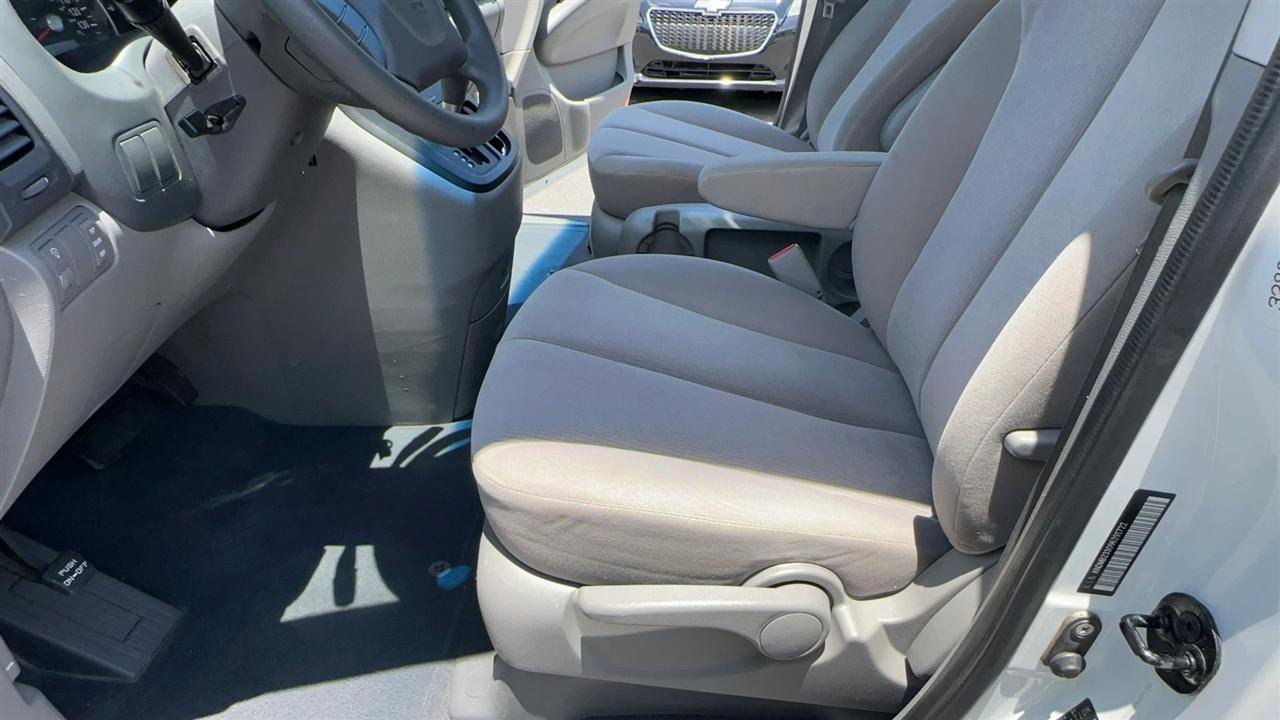 Used 2009 Kia Sedona LX FWD image 19