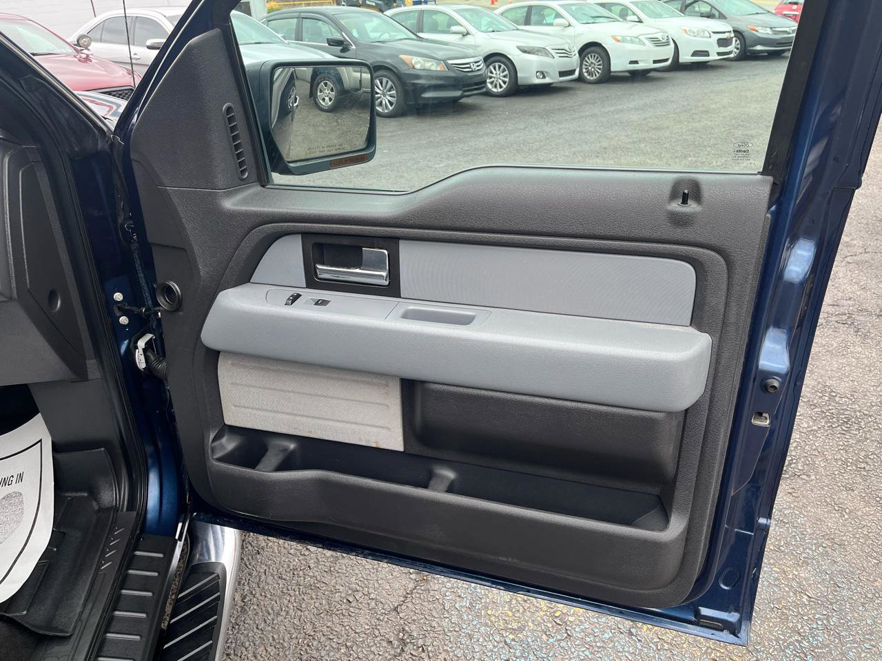 Used 2013 Ford F150 XLT w/ XLT Chrome Pkg image 24