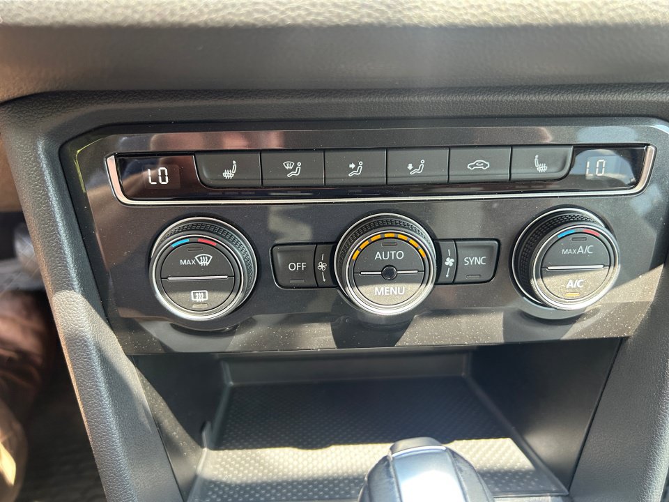 Used 2019 Volkswagen Tiguan SE w/ Panoramic Sunroof Package AWD/4WD image 18