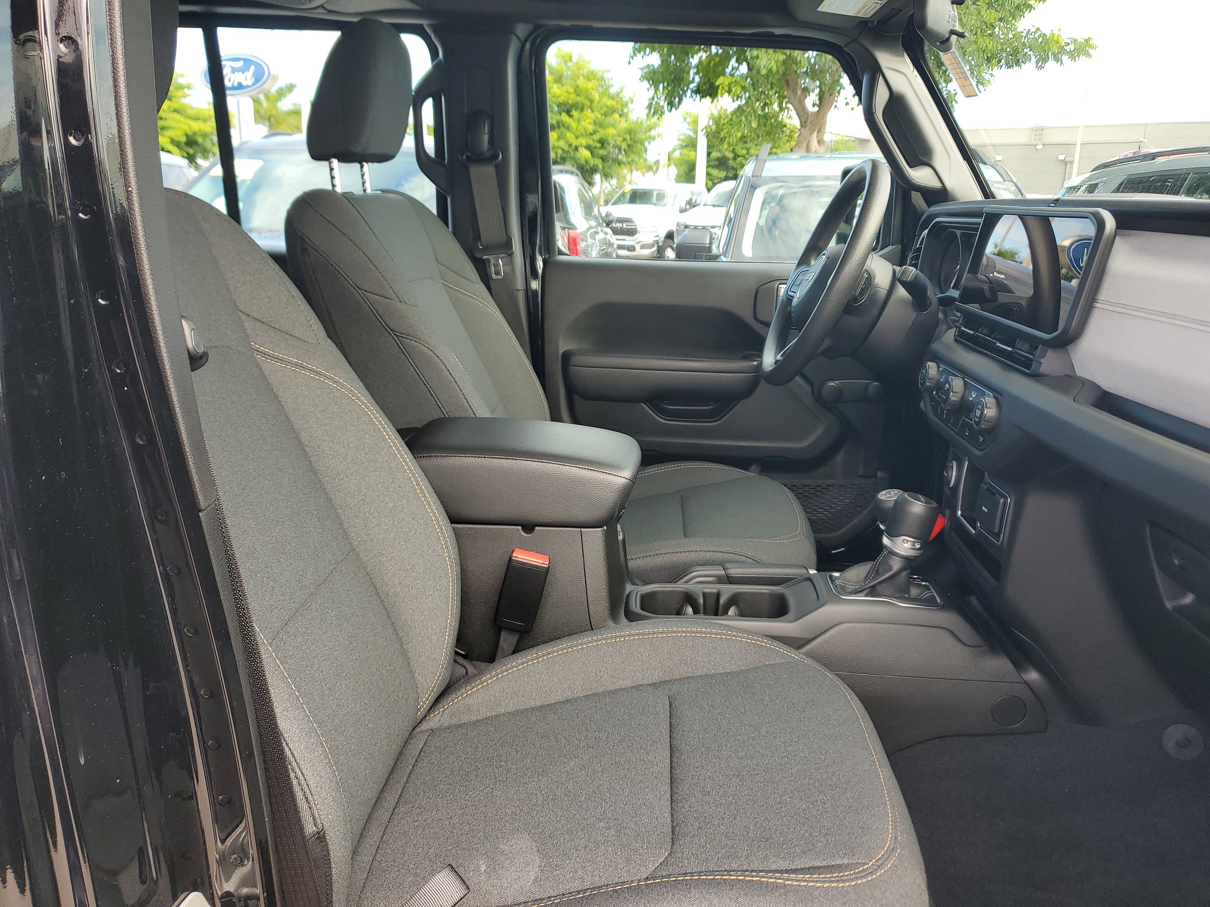 Used 2024 Jeep Gladiator Sport image 17