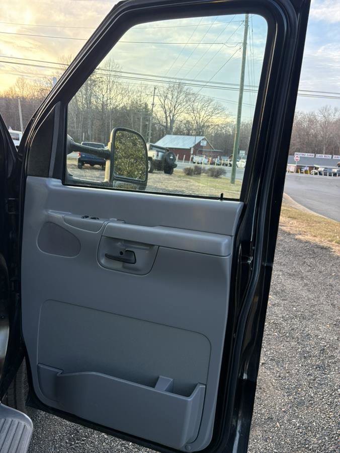 Used 2006 Ford E-450 and Econoline 450 image 16