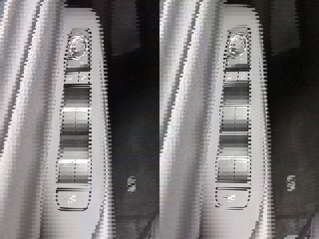 New 2026 Toyota Prius Plug-In Hybrid FWD image 23