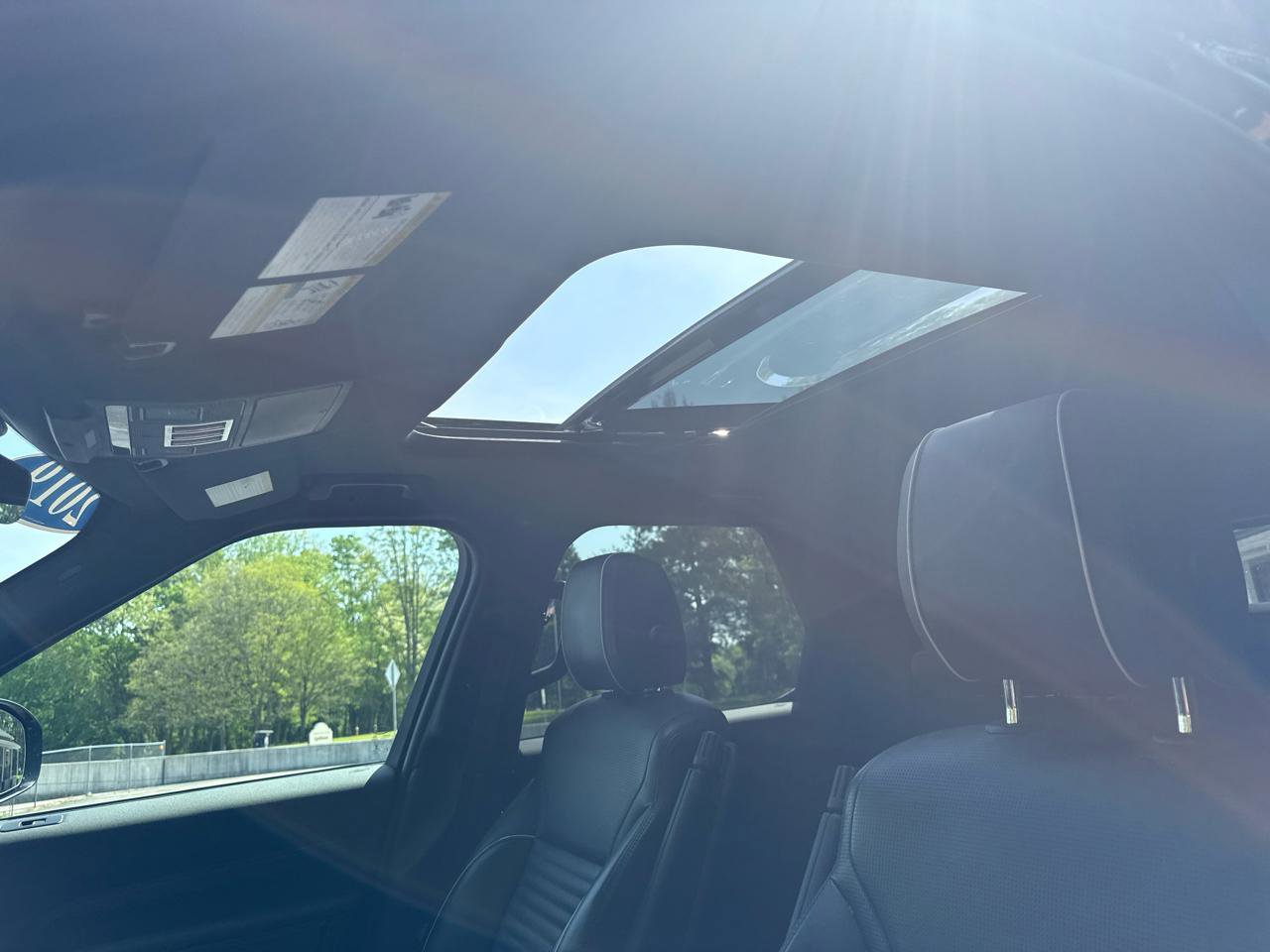 Used 2019 Land Rover Discovery HSE AWD/4WD image 9