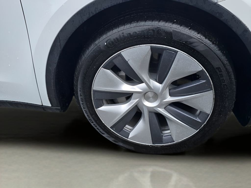 Used 2023 Tesla Model Y Long Range image 9