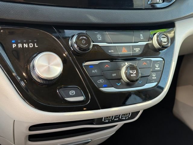 Used 2023 Chrysler Voyager LX FWD image 27