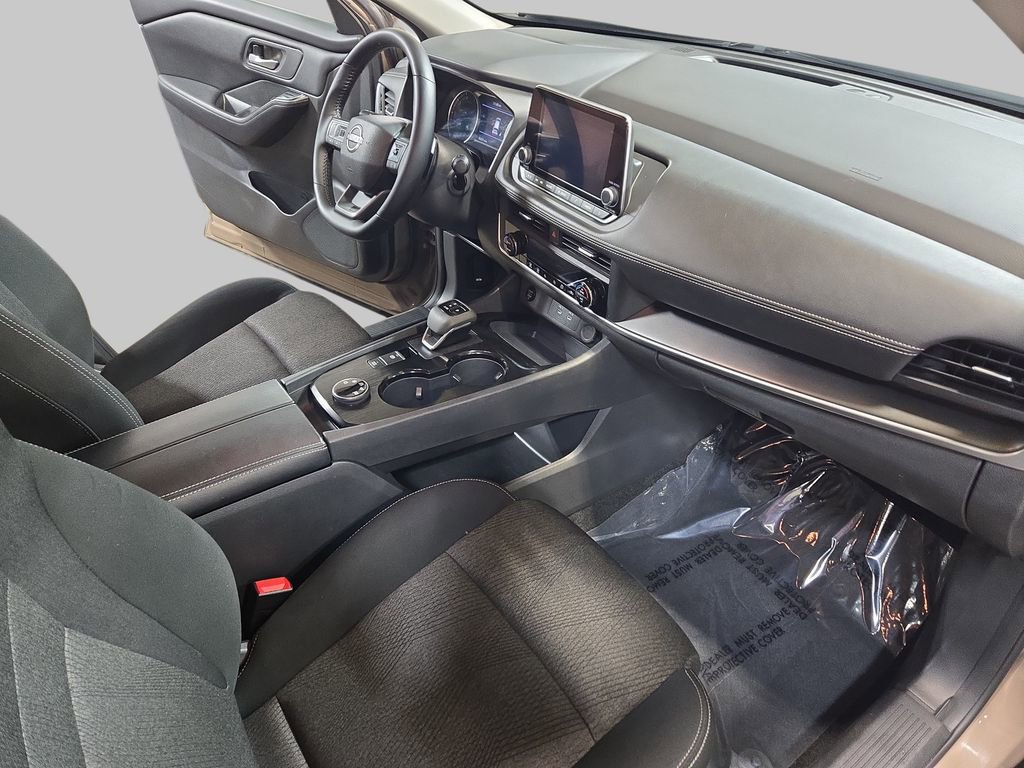 Used 2025 Nissan Rogue SV image 11