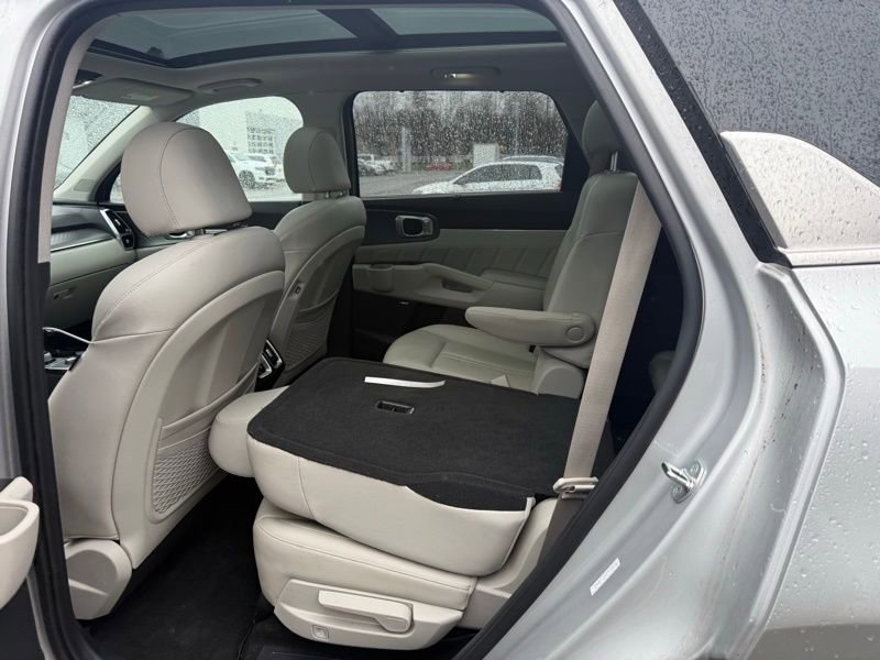 Used 2023 Kia Sorento SX Prestige w/ Panoramic Sunroof Package image 11