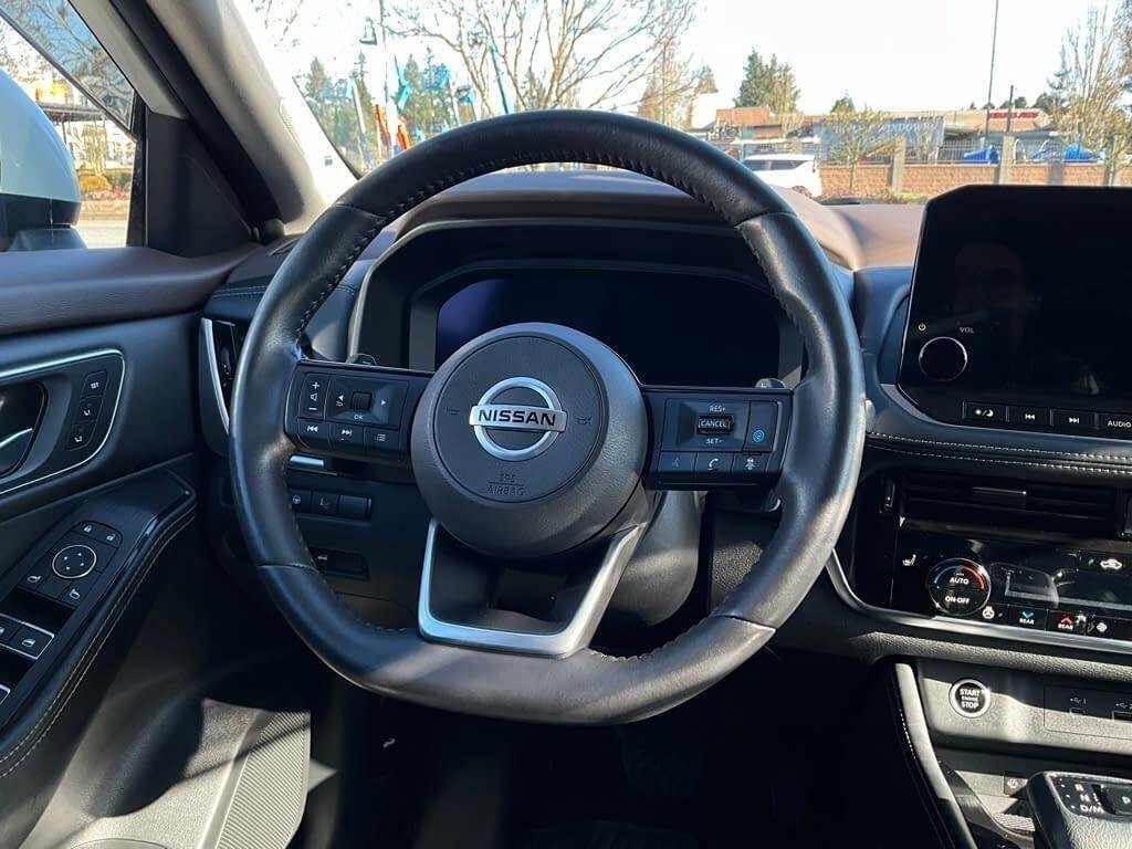 Used 2021 Nissan Rogue Platinum image 17