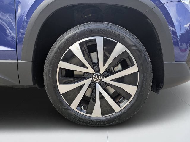 Used 2022 Volkswagen Taos SE w/ Panoramic Sunroof Package FWD image 10