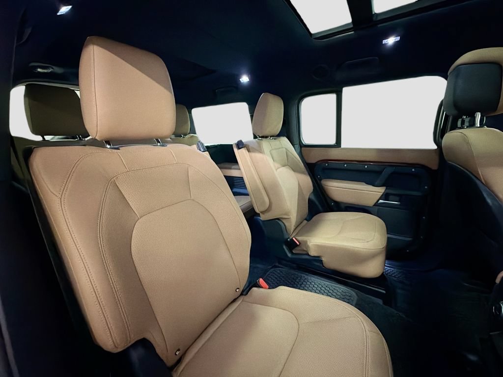 Used 2025 Land Rover Defender 130 X-Dynamic SE AWD/4WD image 29