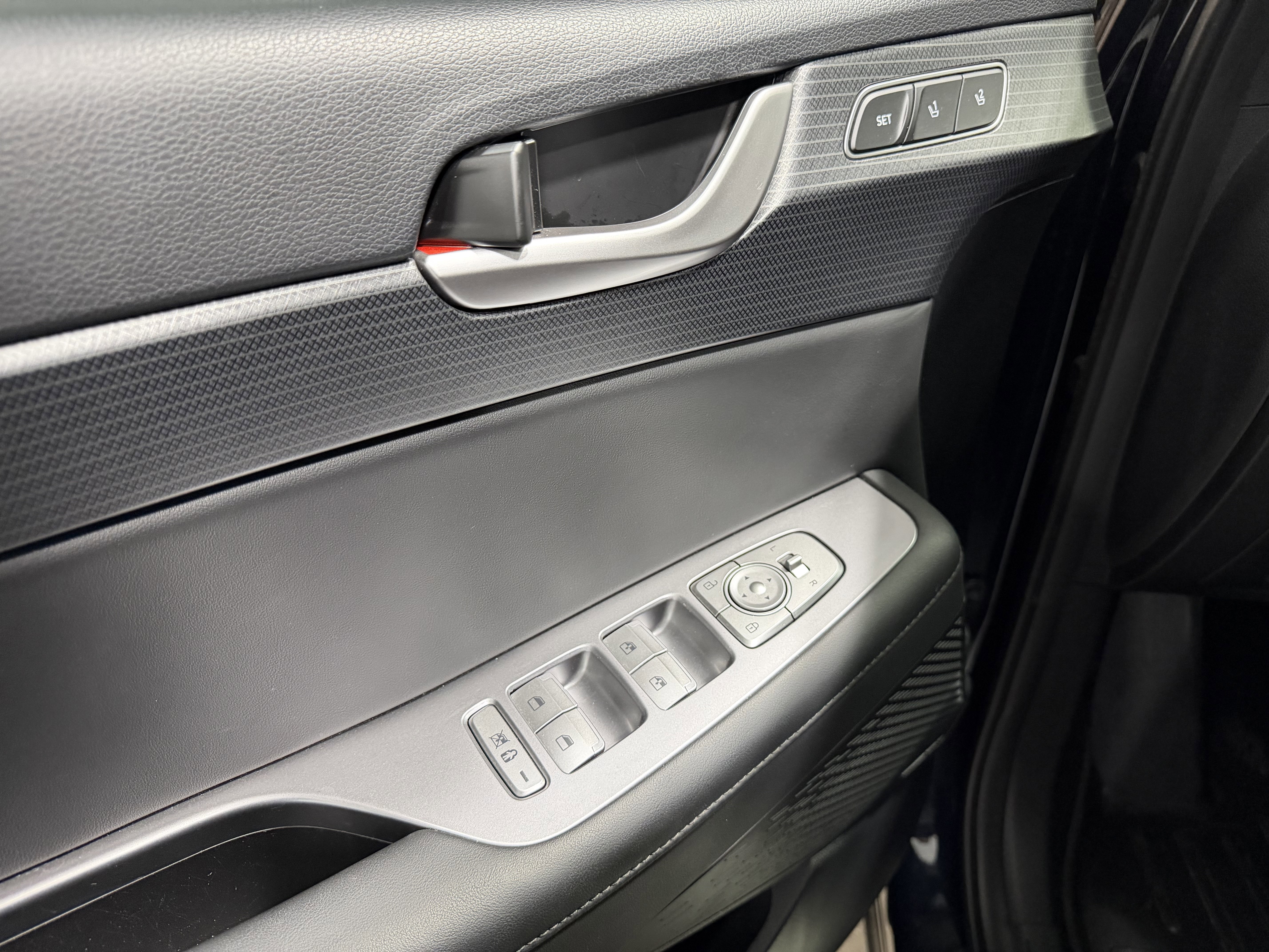 Used 2023 Hyundai Palisade Limited FWD image 9