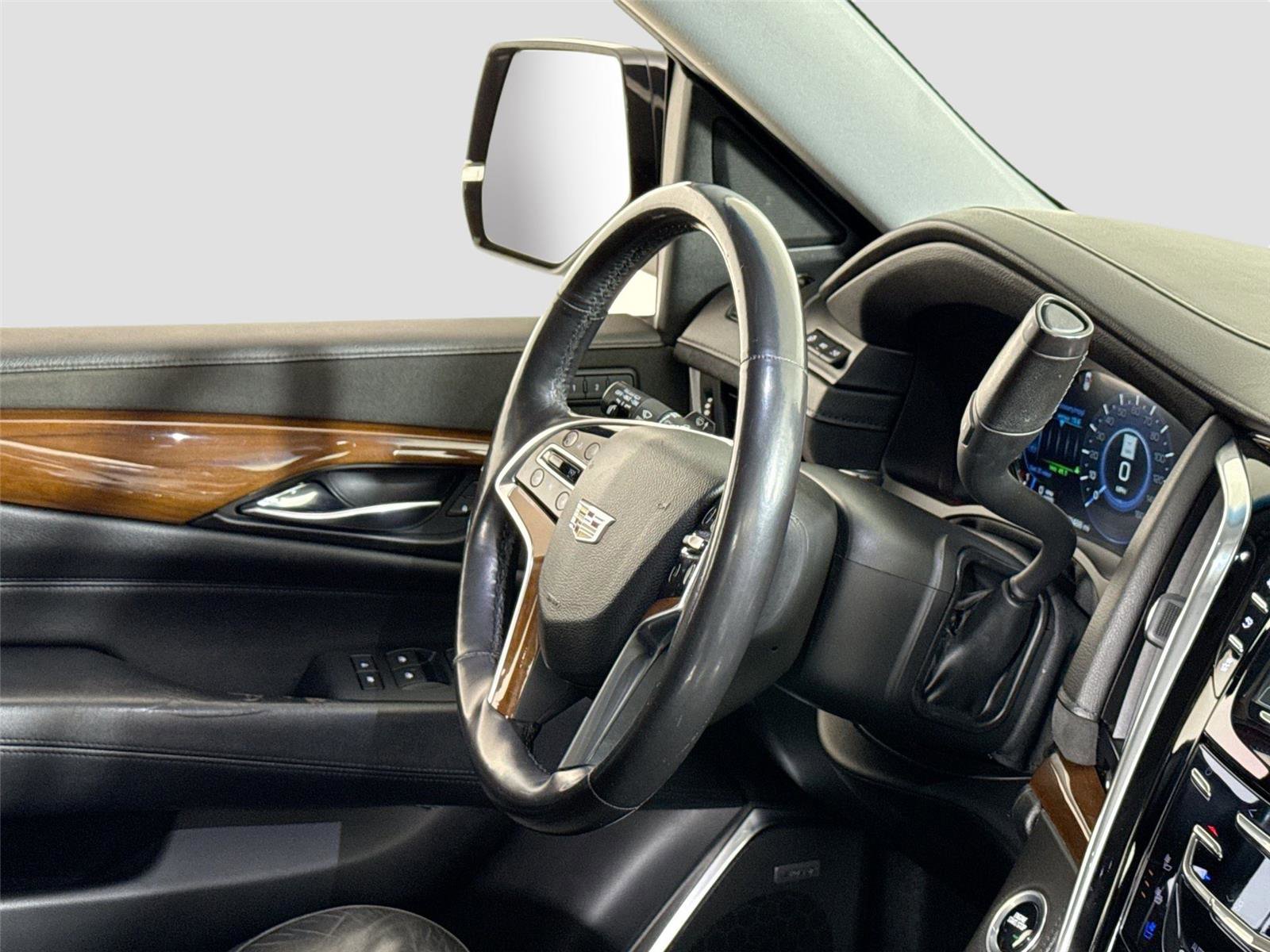 Used 2018 Cadillac Escalade Premium Luxury AWD/4WD image 33