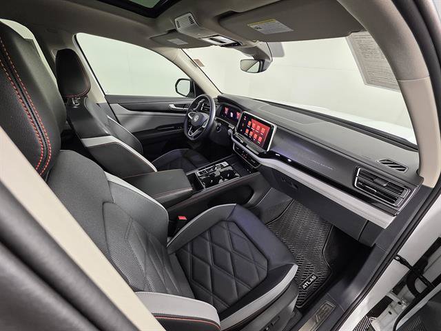 Used 2024 Volkswagen Atlas Peak Edition SEL AWD/4WD image 15