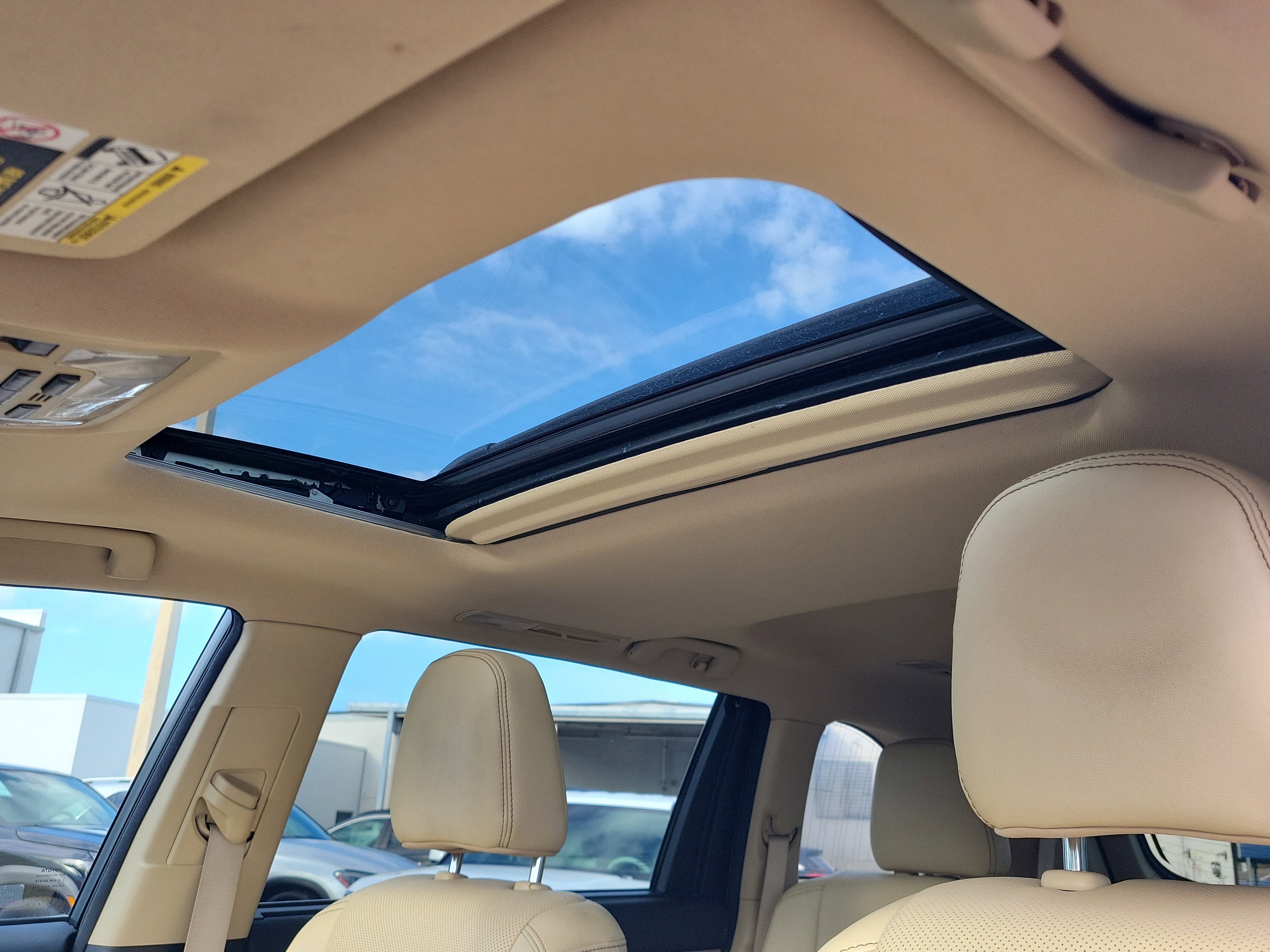 Used 2017 Toyota Highlander Limited w/ Carpet Mat Package image 35