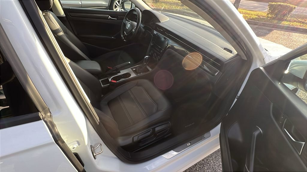 Used 2020 Volkswagen Passat 2.0T R-Line image 17