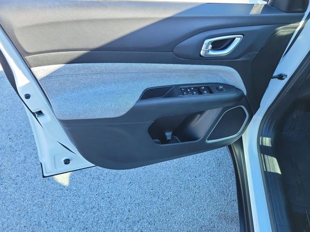 Used 2023 Jeep Compass Sport image 21