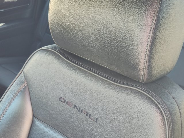 Used 2021 GMC Yukon XL Denali w/ Denali Premium Package AWD/4WD image 15
