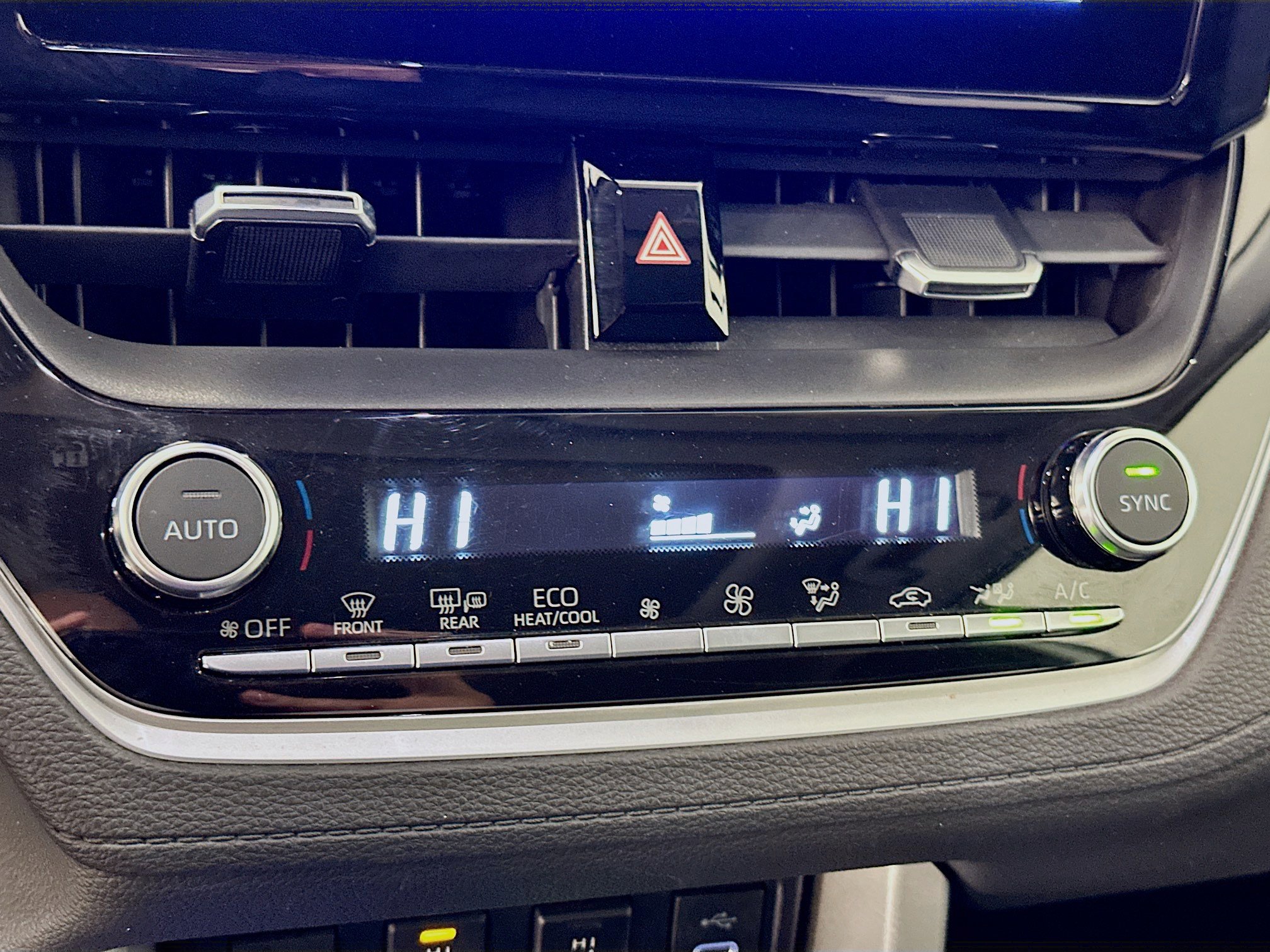 Used 2024 Toyota Corolla Cross XLE w/ Convenience Package image 24