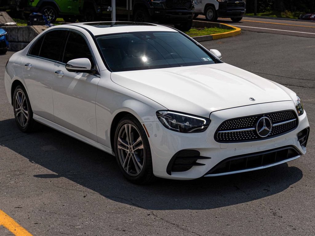 Used 2022 Mercedes-Benz E 350 4MATIC Sedan image 3
