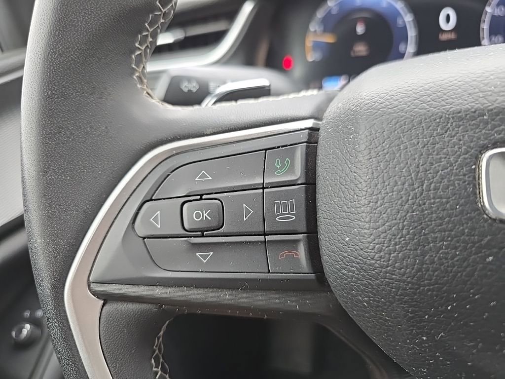 Used 2024 Jeep Grand Cherokee Laredo AWD/4WD image 20