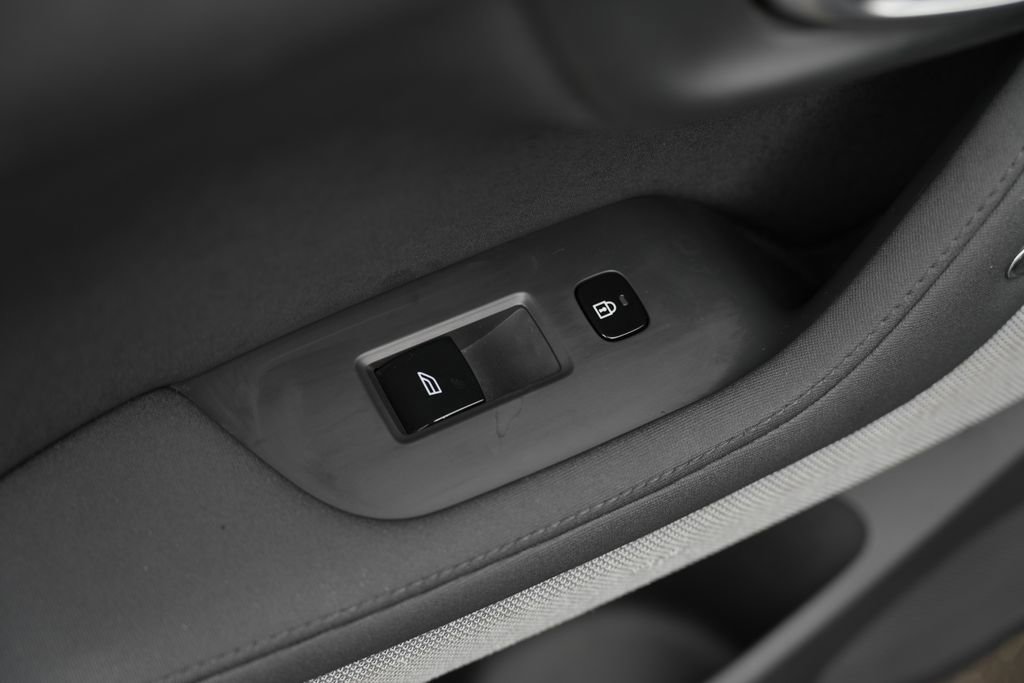 Used 2022 Polestar Polestar 2 w/ Performance Package image 28