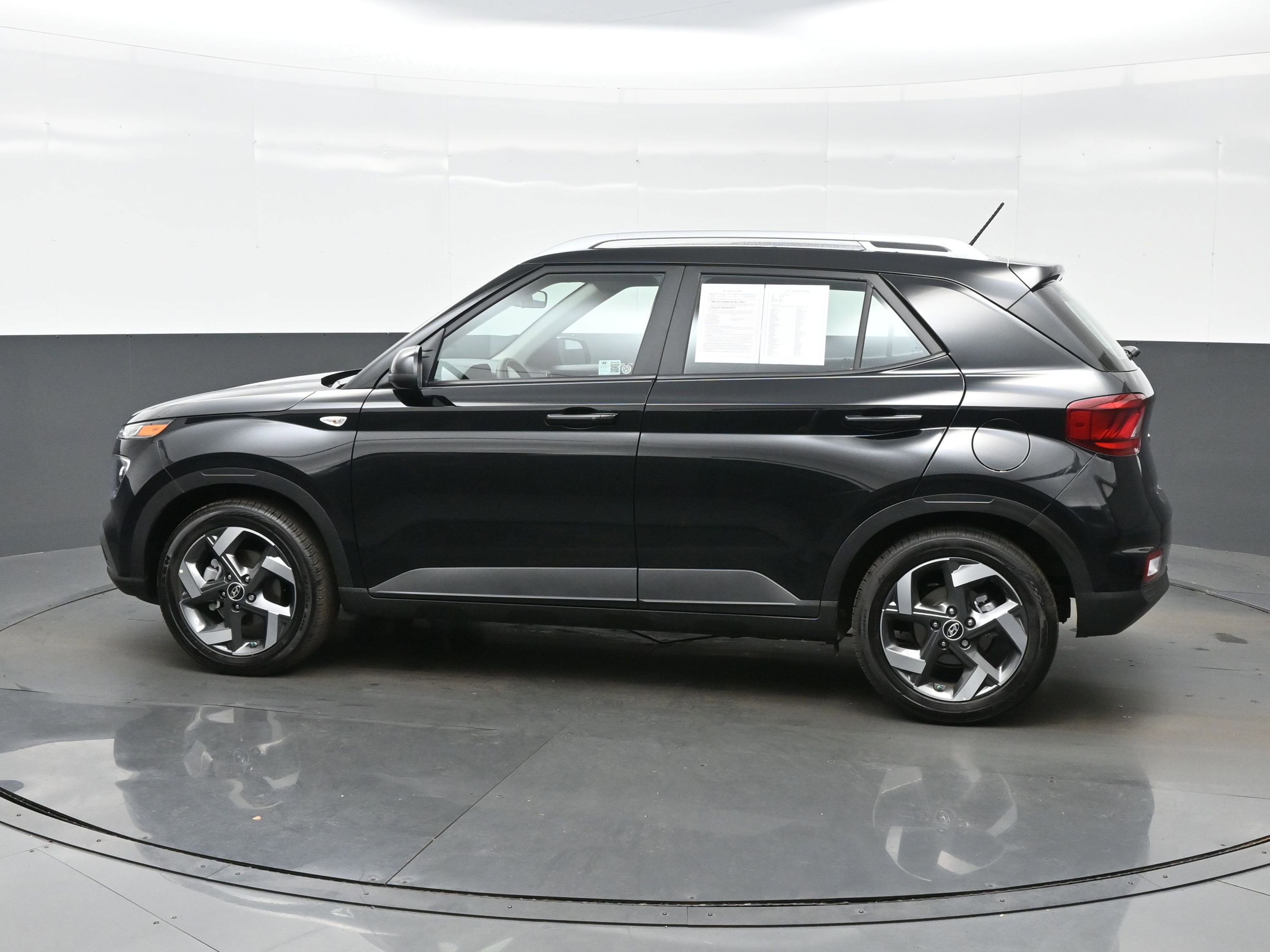 Certified 2025 Hyundai Venue SEL image 3