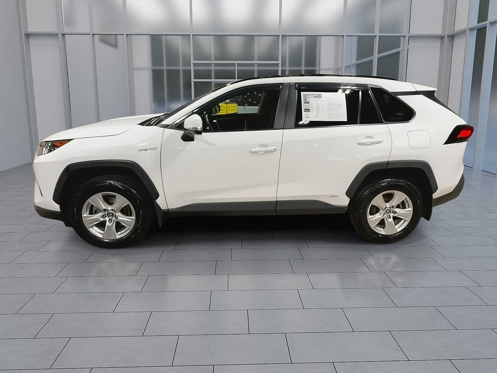 Used 2020 Toyota RAV4 LE w/ Carpet Mat Package AWD/4WD image 5