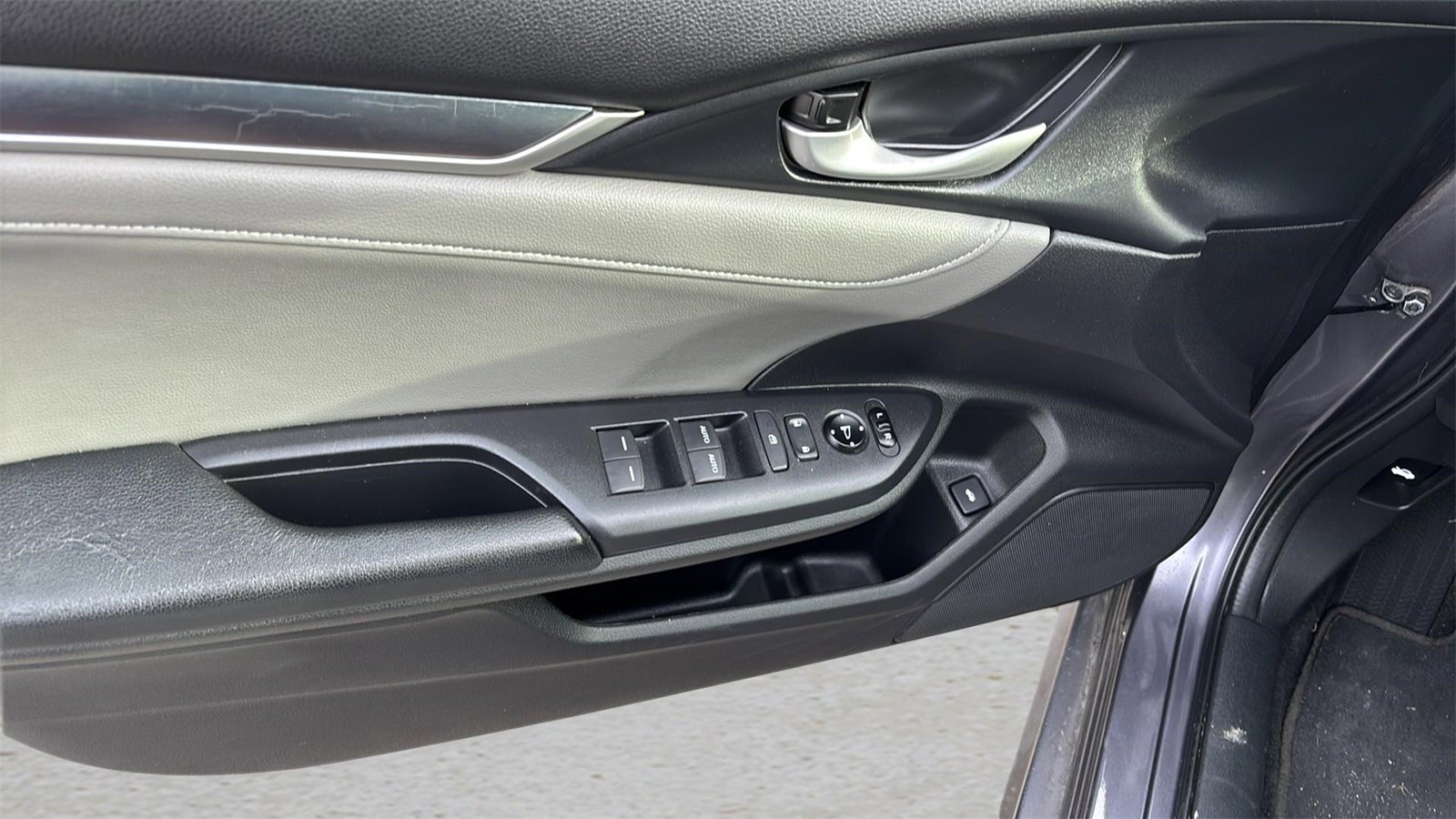 Used 2017 Honda Civic Touring image 17