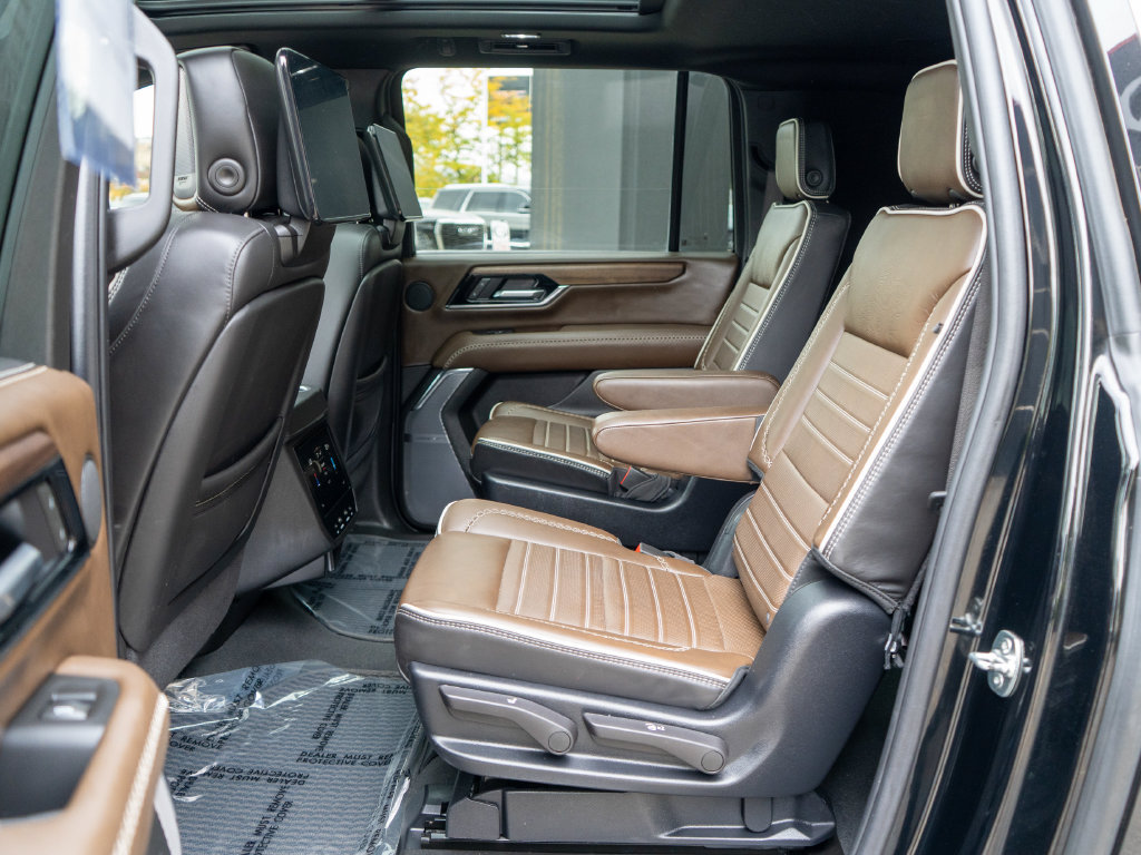 Certified 2025 GMC Yukon XL Denali Ultimate AWD/4WD image 15