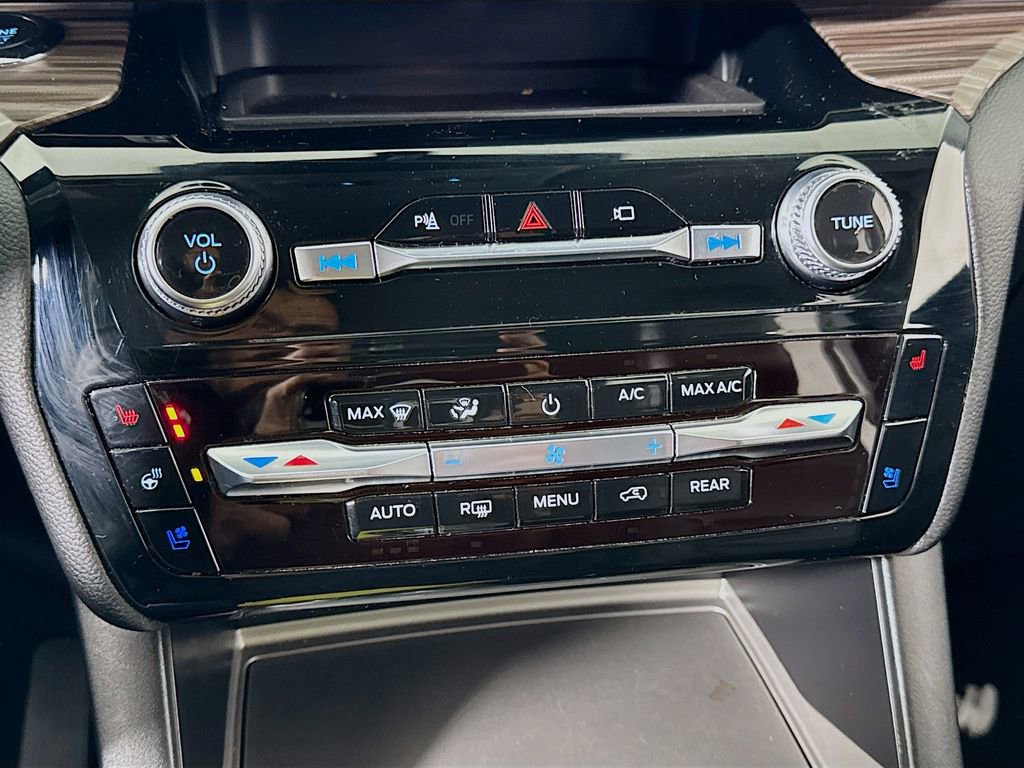 Used 2023 Ford Explorer Limited w/ Equipment Group 301A image 21