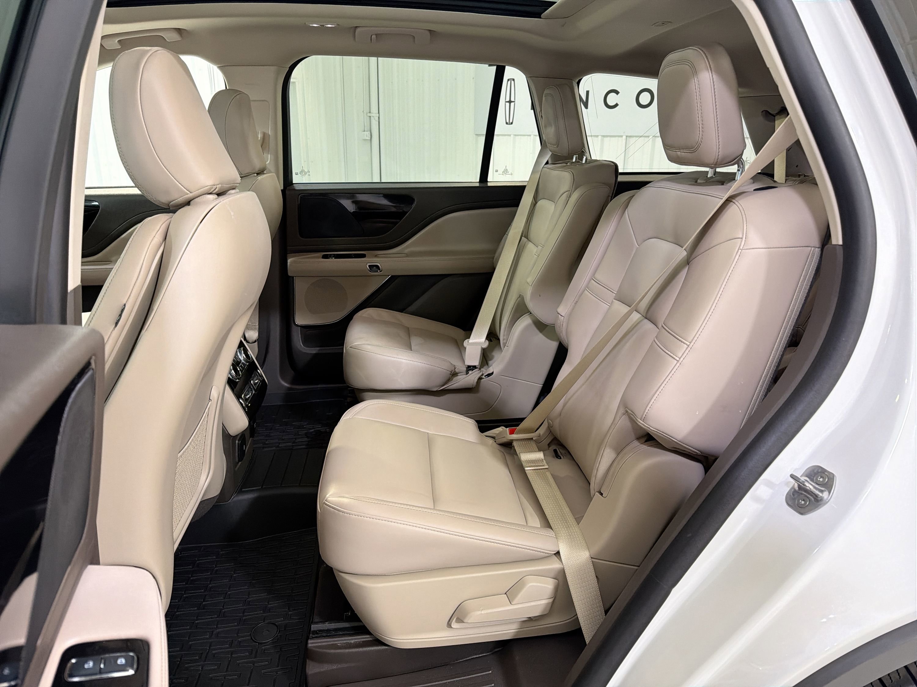 Used 2023 Lincoln Aviator AWD w/ Premium Package image 25