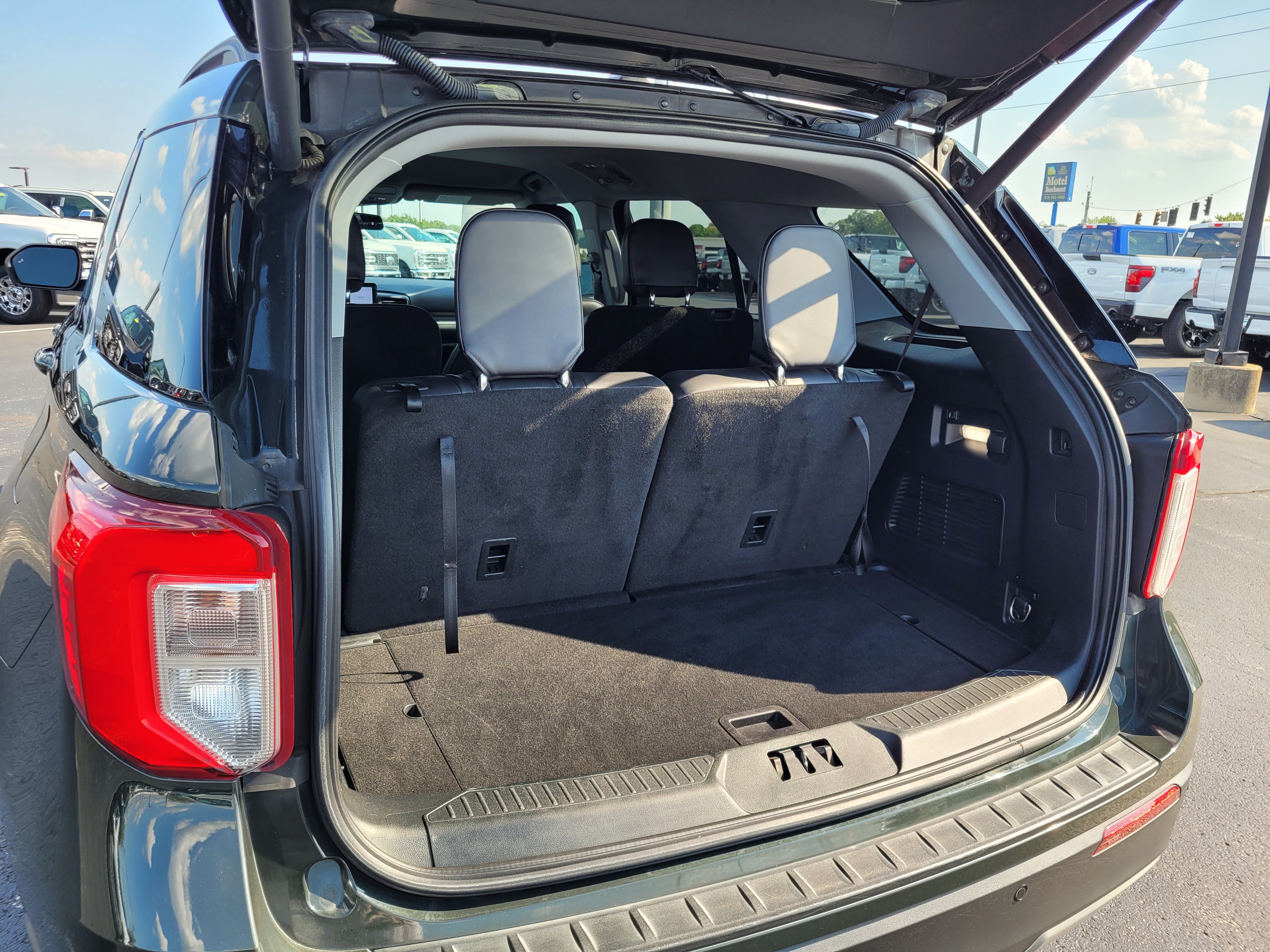 Used 2022 Ford Explorer XLT w/ Equipment Group 202A AWD/4WD image 27