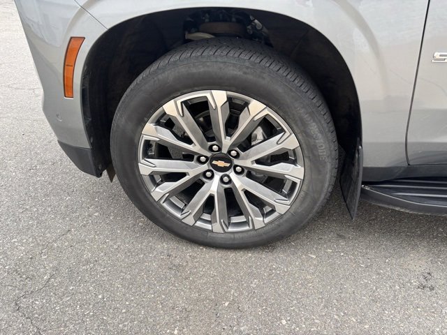 Certified 2025 Chevrolet Suburban High Country image 7