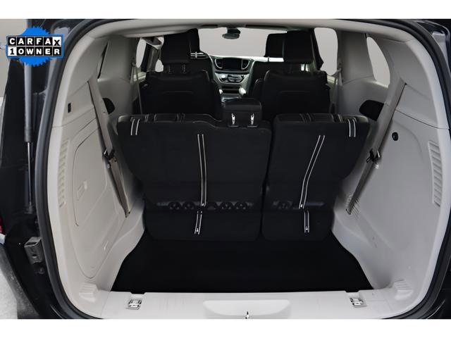 Used 2024 Chrysler Pacifica Select image 27