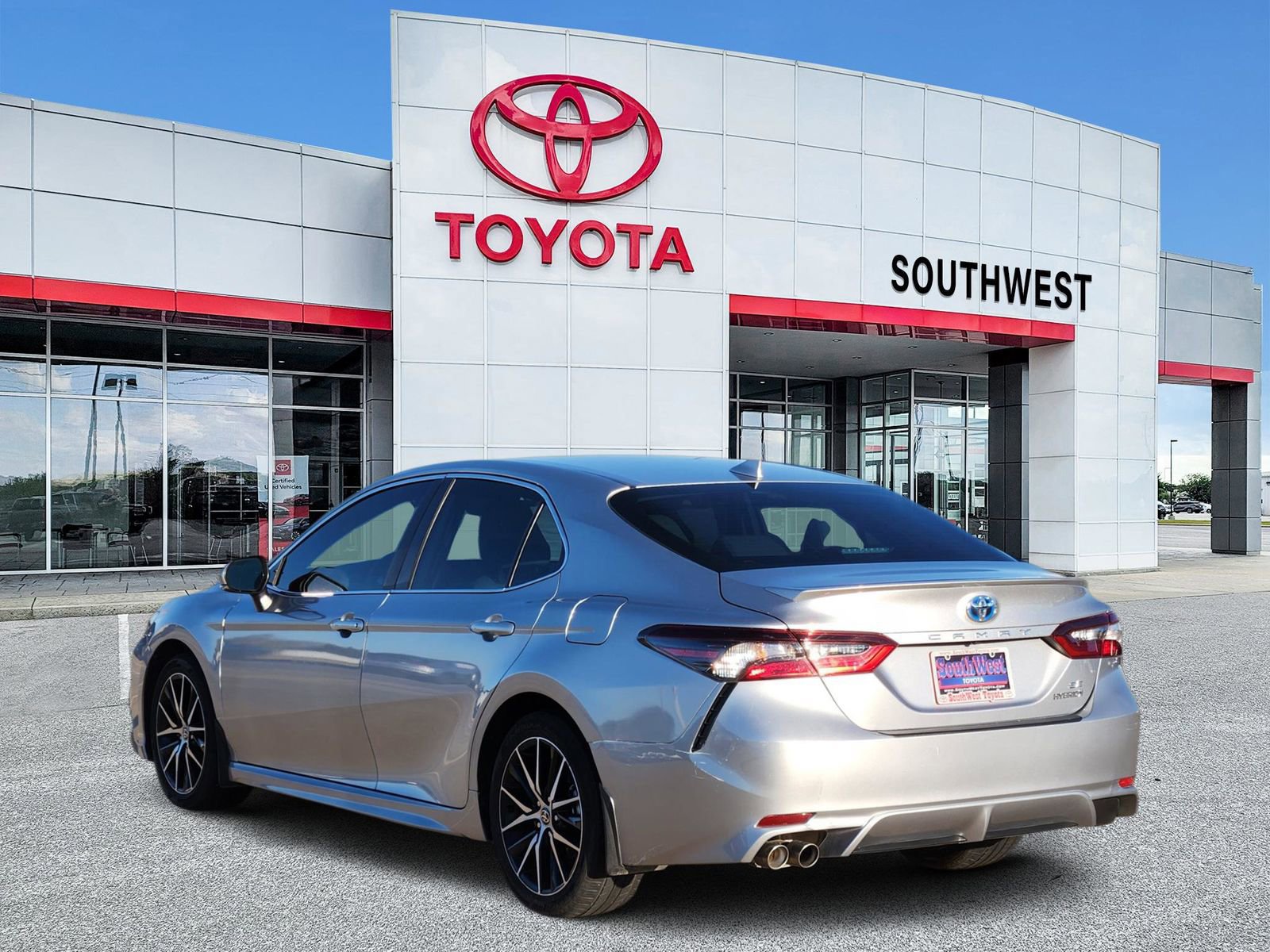 Used 2023 Toyota Camry SE image 4