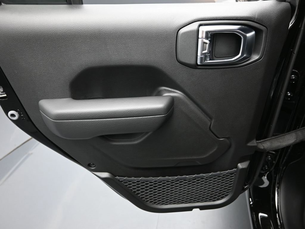 New 2025 Jeep Gladiator Sport image 13