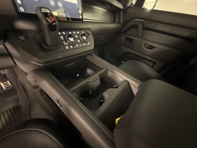 Used 2025 Land Rover Defender 110 AWD/4WD image 29