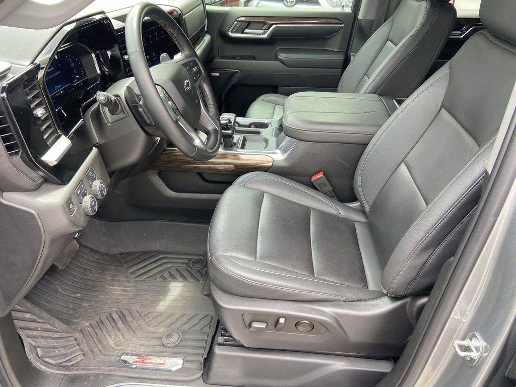 Used 2023 Chevrolet Silverado 1500 RST AWD/4WD image 11